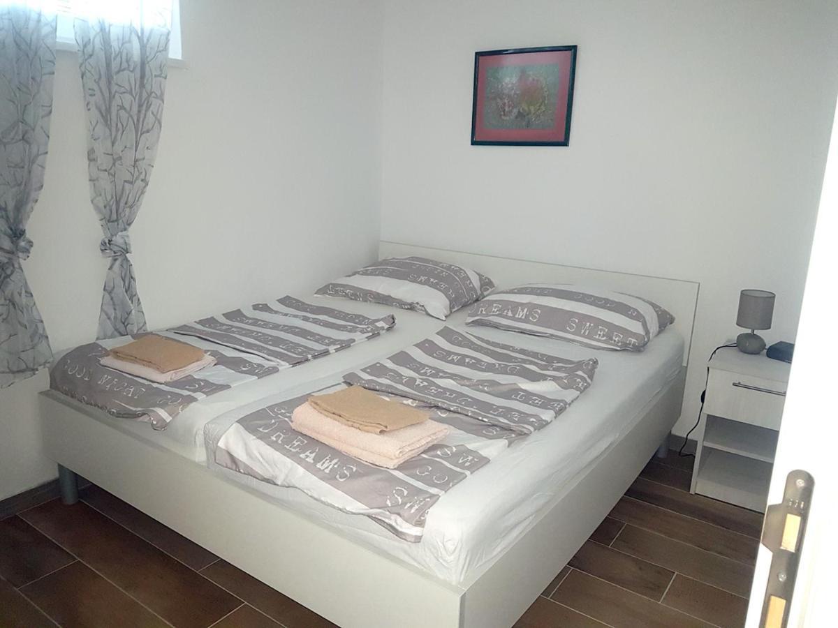 Niva Apartment Vir