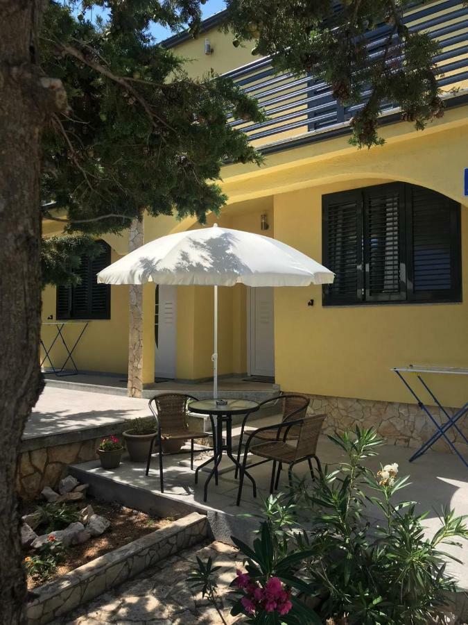 Niva Apartment Vir
