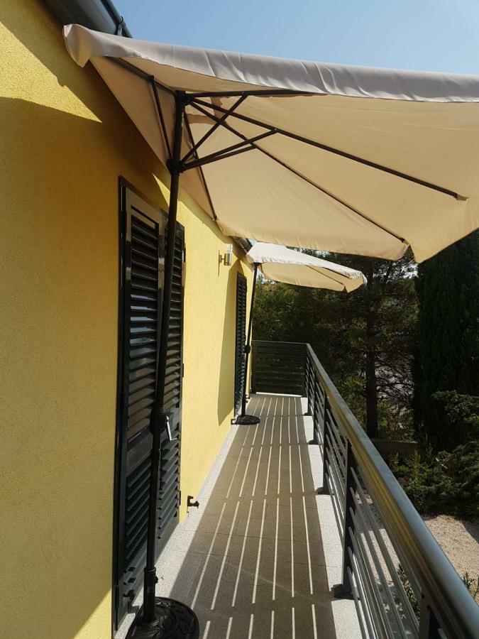Niva Apartment Vir